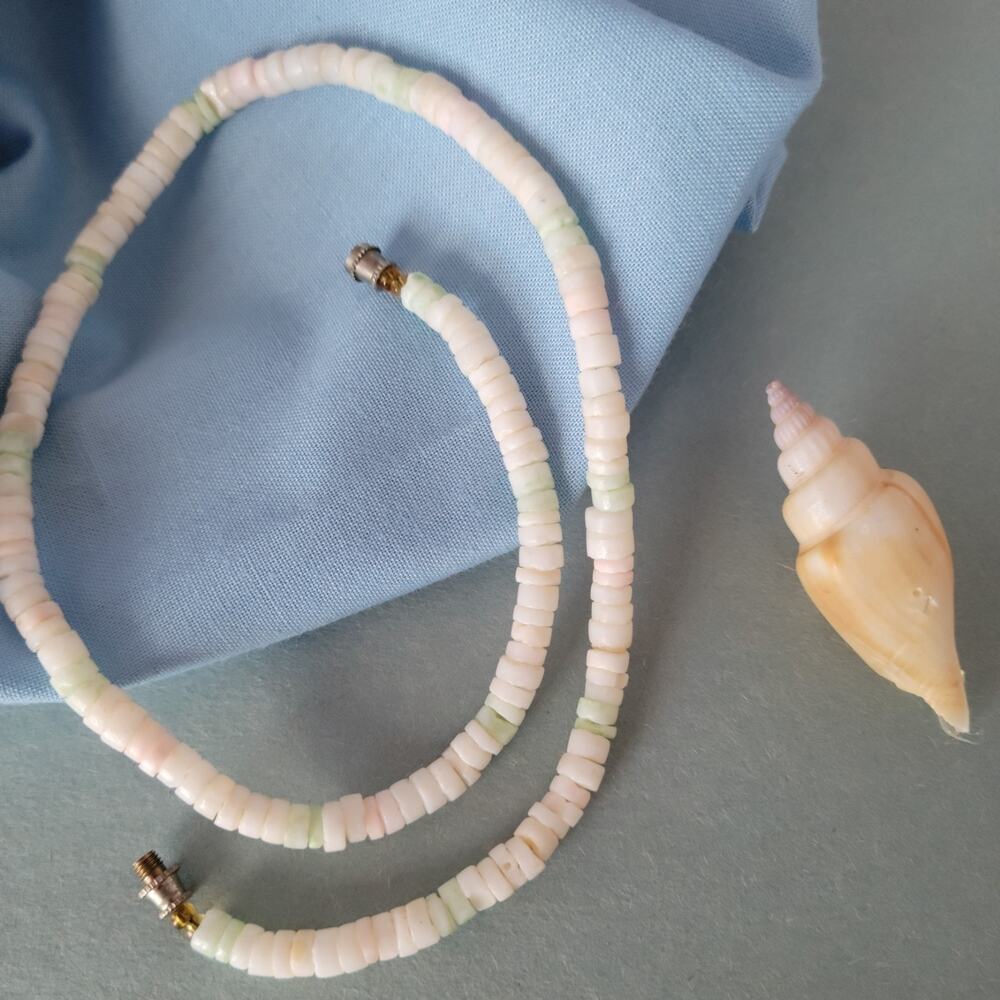 Beautiful Handmade Hawaiian Shell Bead Necklace With pastel colors 16"